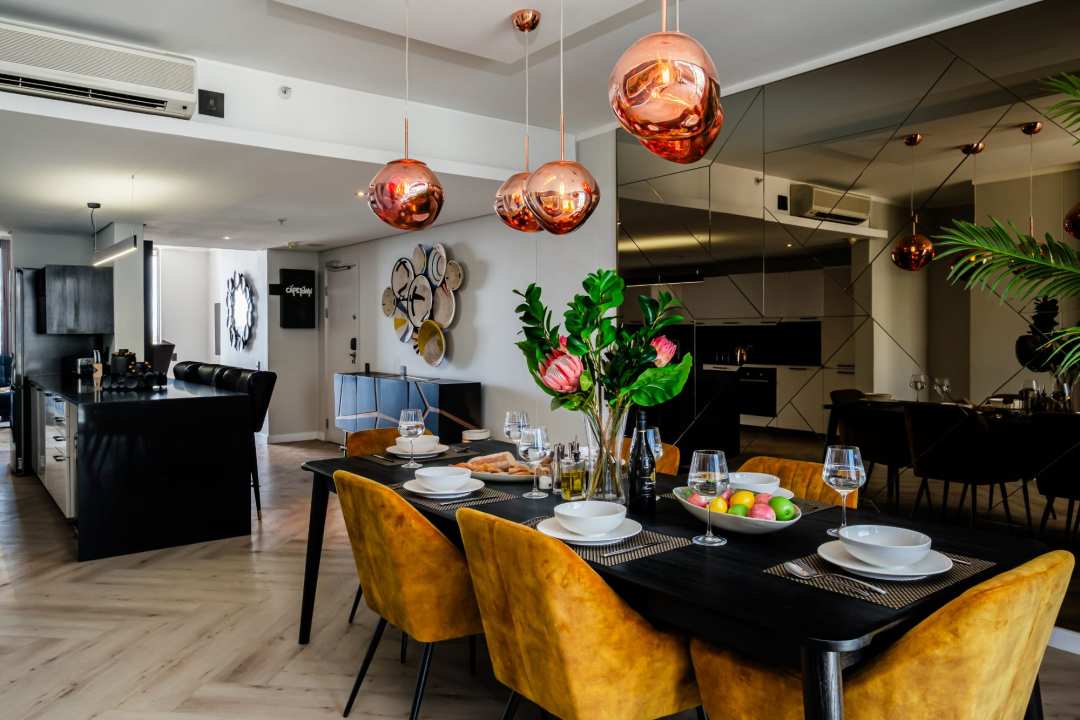 Contemporary Dining & Kitchen Flow at 413 Harbour Bridge