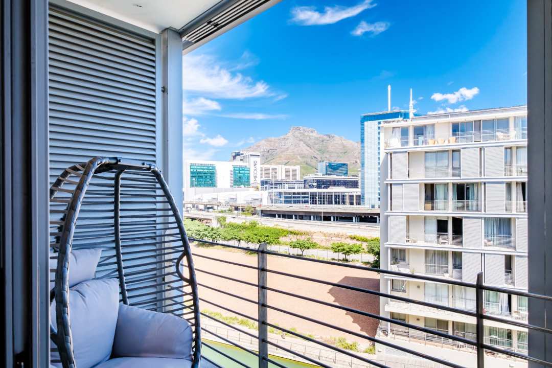 City-Facing Balcony with Signal Hill Views at 413 Harbour Bridge
