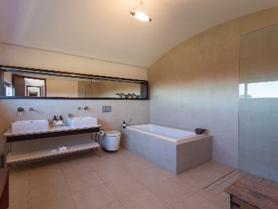 8ea5901f-3e76-464b-82fc-724b459ba1fa