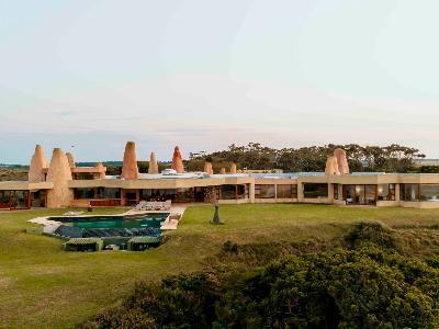 2f6d0141-9490-45a4-ad54-a2b41a272389