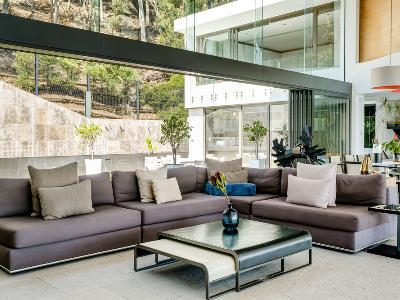 65db5eb6-ab86-4126-8a98-7e8c886babc7