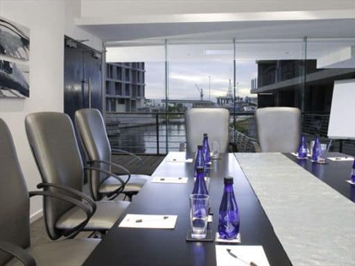 va-waterfront-harbour-bridge-hotel-and-suites_9_L