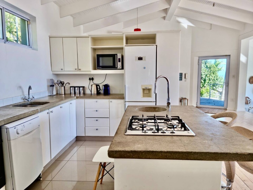 e45c6c57-d3a7-42ef-9996-149839c9a3bd-1