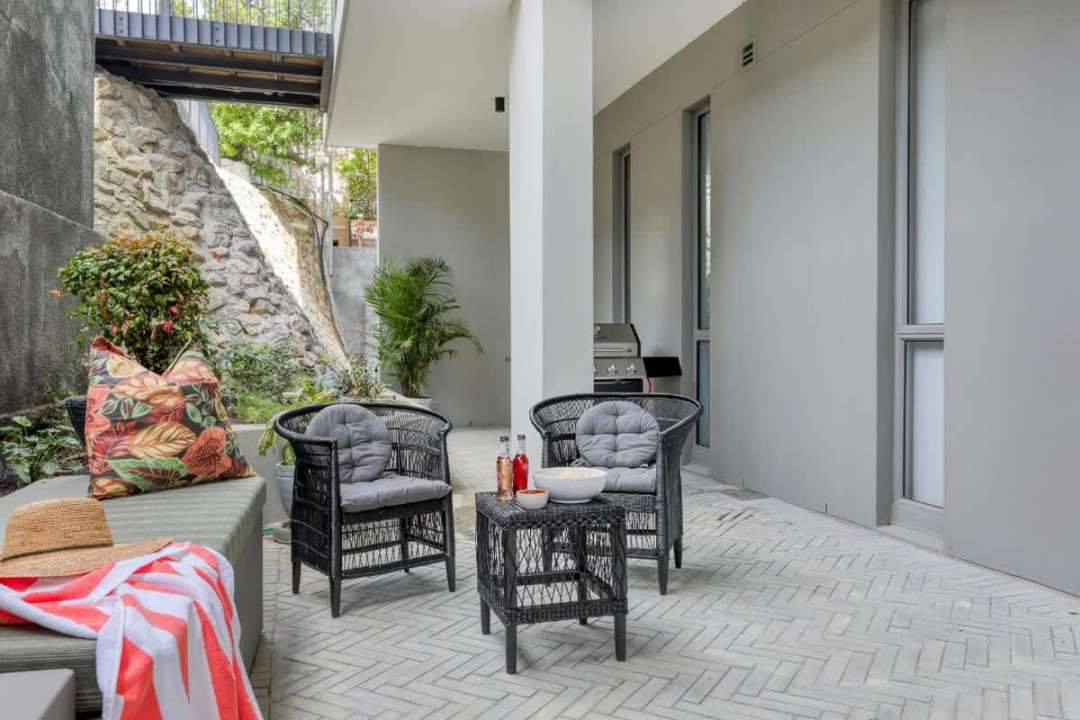 f472a0b0-1d6c-4e-UO4b4