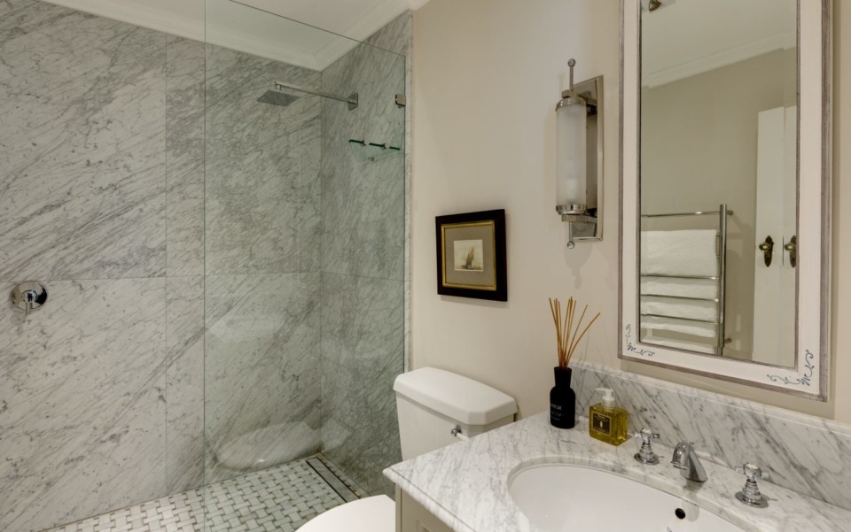 luxury-cape-town-camps-bay-villa-Granny-flat-bathroom