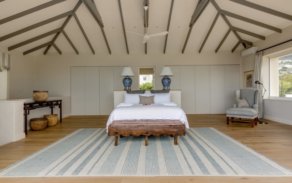 luxury-cape-town-camps-bay-villa-Pavillion-bedroom