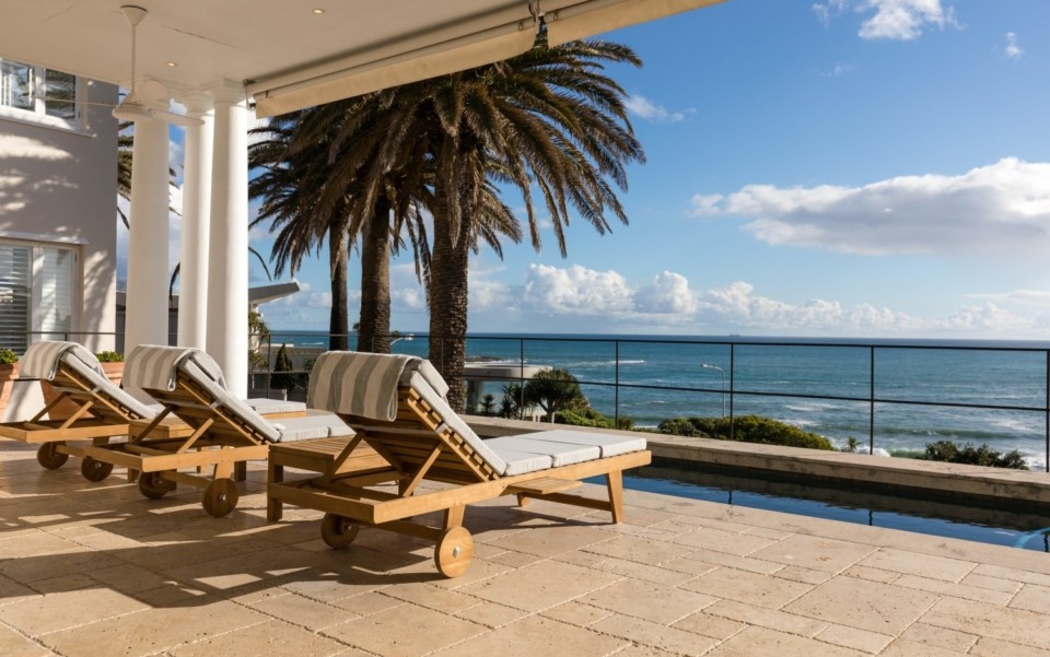luxury-cape-town-camps-bay-villa-Pavillion-pool-1