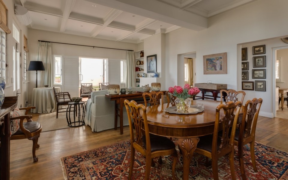 luxury-cape-town-camps-bay-villa-dining-area-2