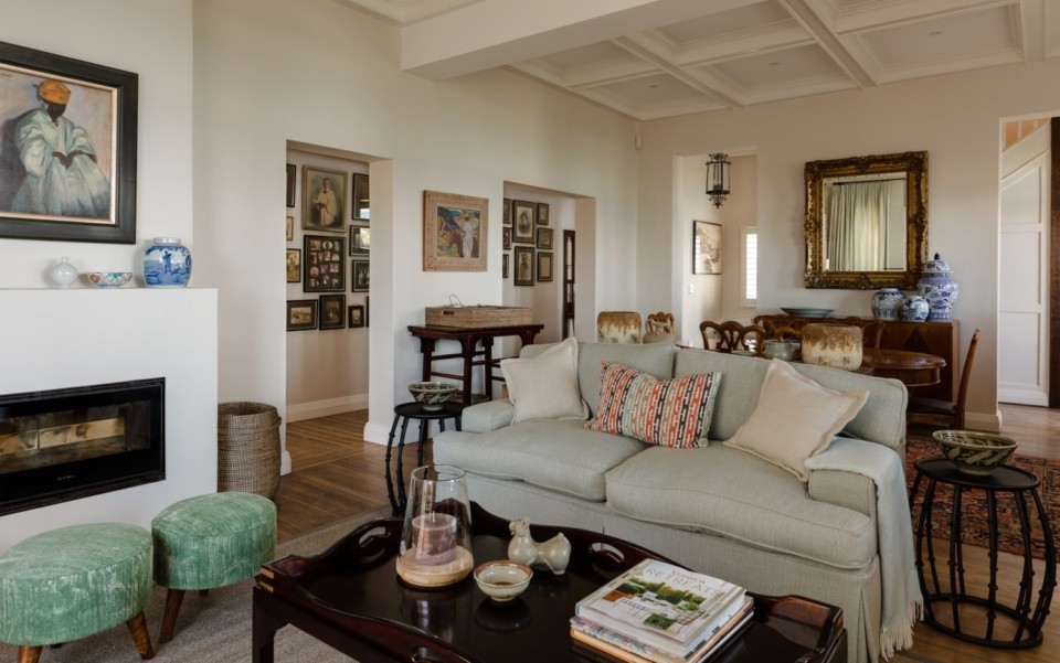 luxury-cape-town-camps-bay-villa-living-area