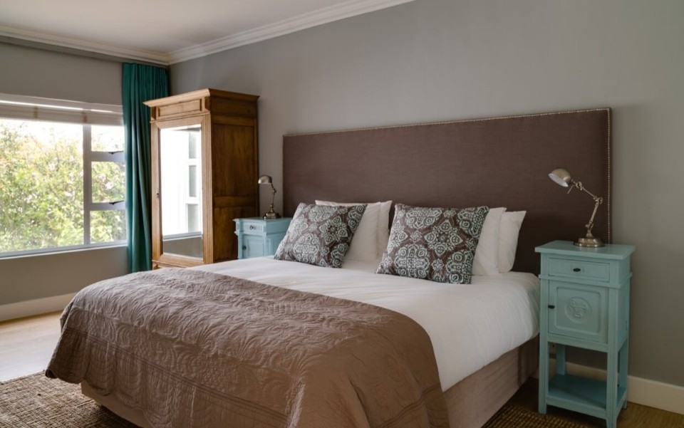 luxury-villa-vacation-rentals-self-catering-accommodation-cape-town-camps-bay-ottawa-BEDBATH07