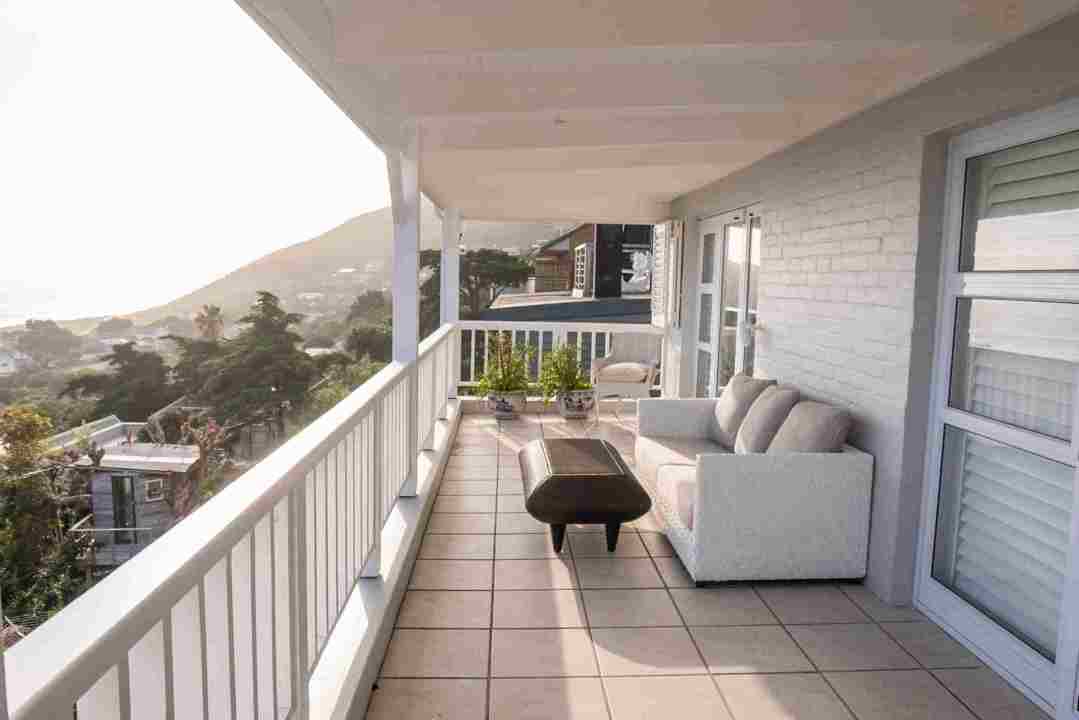 Scarborough-AirBnb-107-scaled_14_11zon