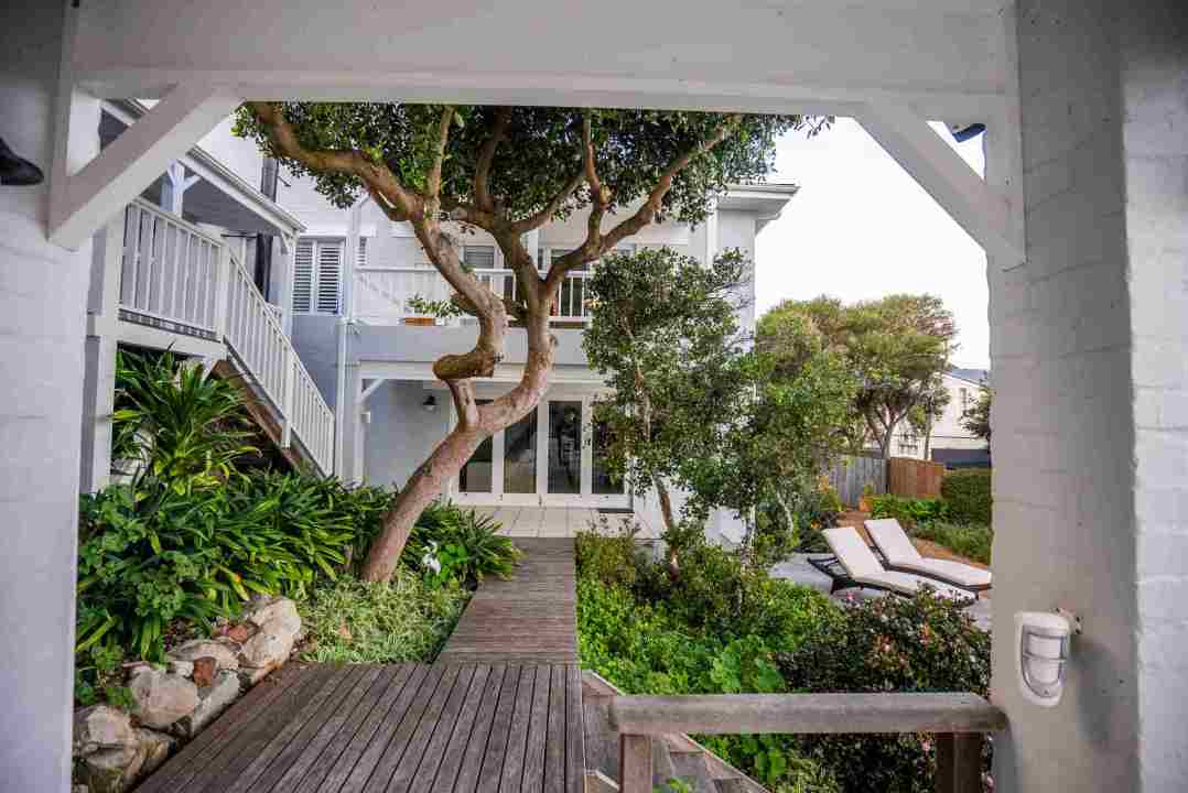 Scarborough-AirBnb-118-scaled_16_11zon