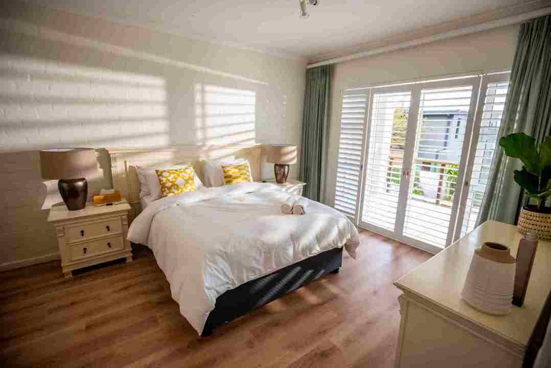 Scarborough-AirBnb-136-scaled_21_11zon