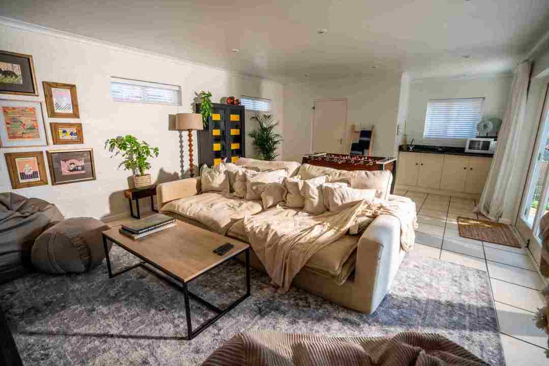 Scarborough-AirBnb-76-scaled_11_11zon