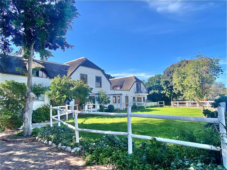 Front-of-the-house_1