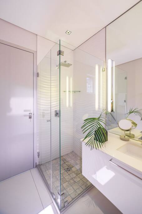 01096ddc-bed5-452e-be99-af5b082c39c11