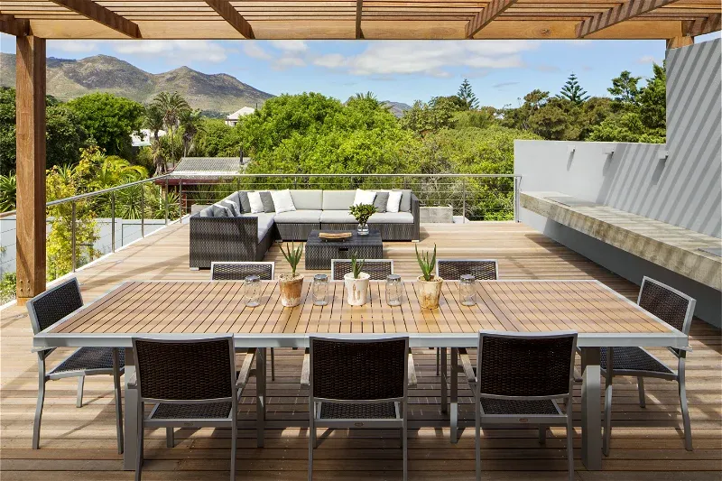 back_patioview_from_kitchen_incl_table_pergola_sea51c412a