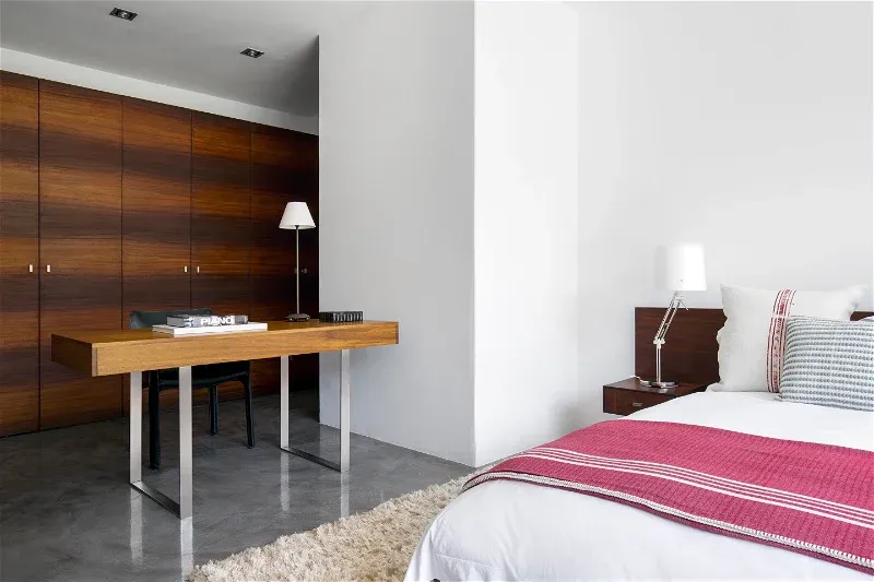 main_bedroom_incl_cupboards_and_desk1f2518e