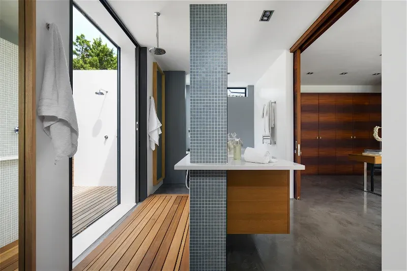 main_bedroomside_view_basin__shower2546cc2