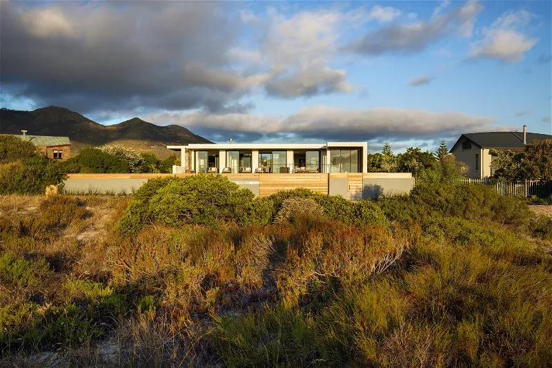 sunset_house_view_with_fynbos_in_foreground7c19361