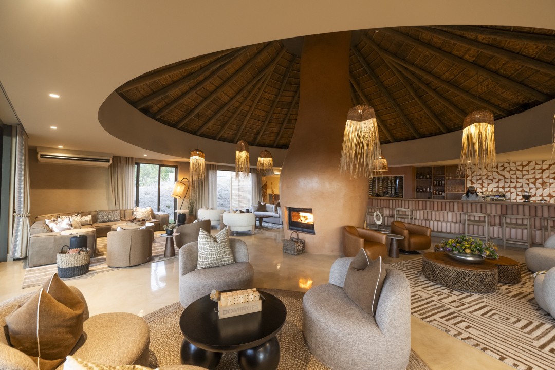 Kwena-Lodge-Bar-Lounge-13