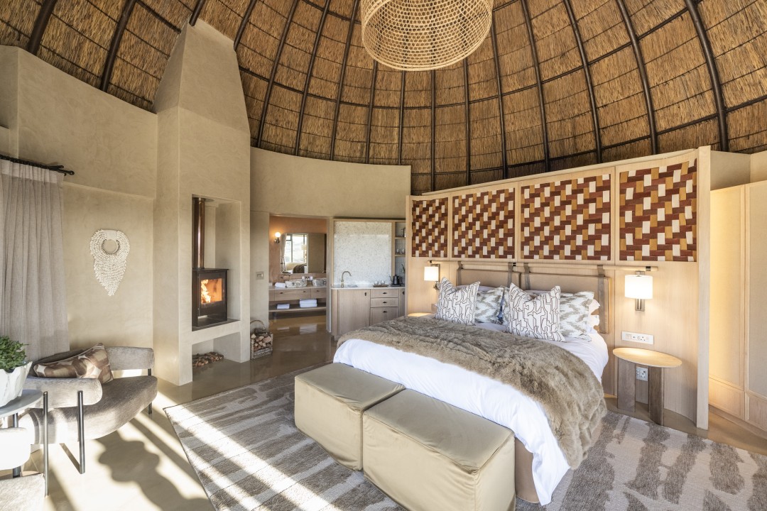 Kwena-Lodge-Luxury-Suite-4