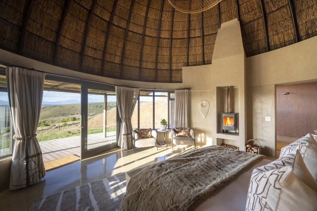Kwena-Lodge-Luxury-Suite-6