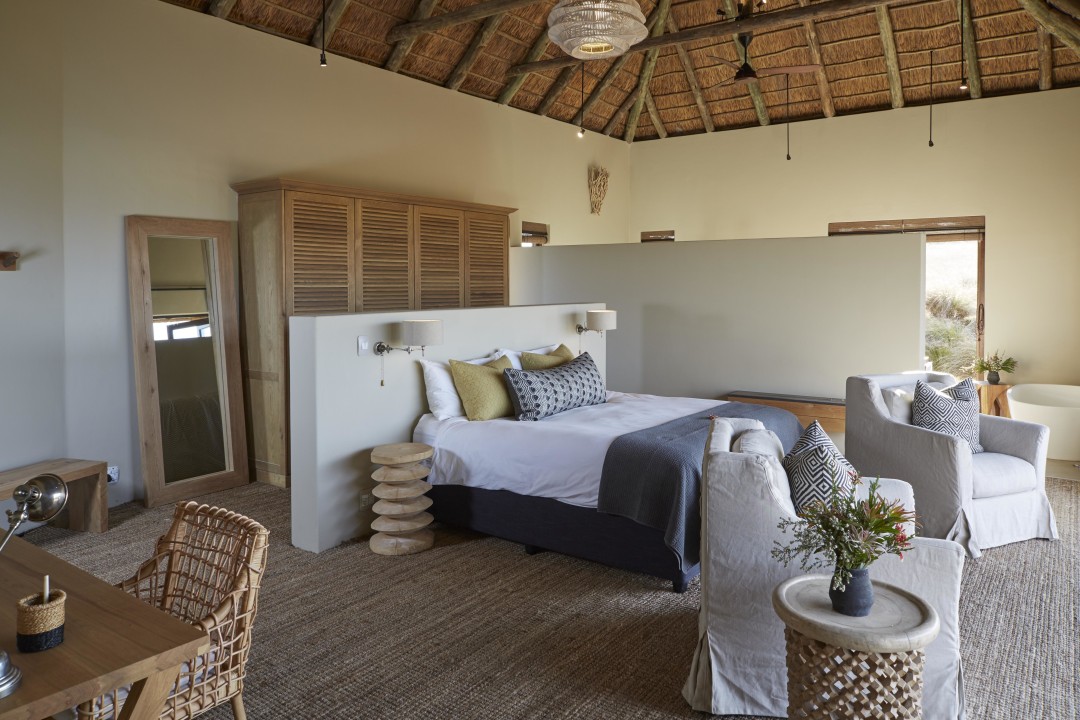 Ulubisi-House-Main-Bedroom_01