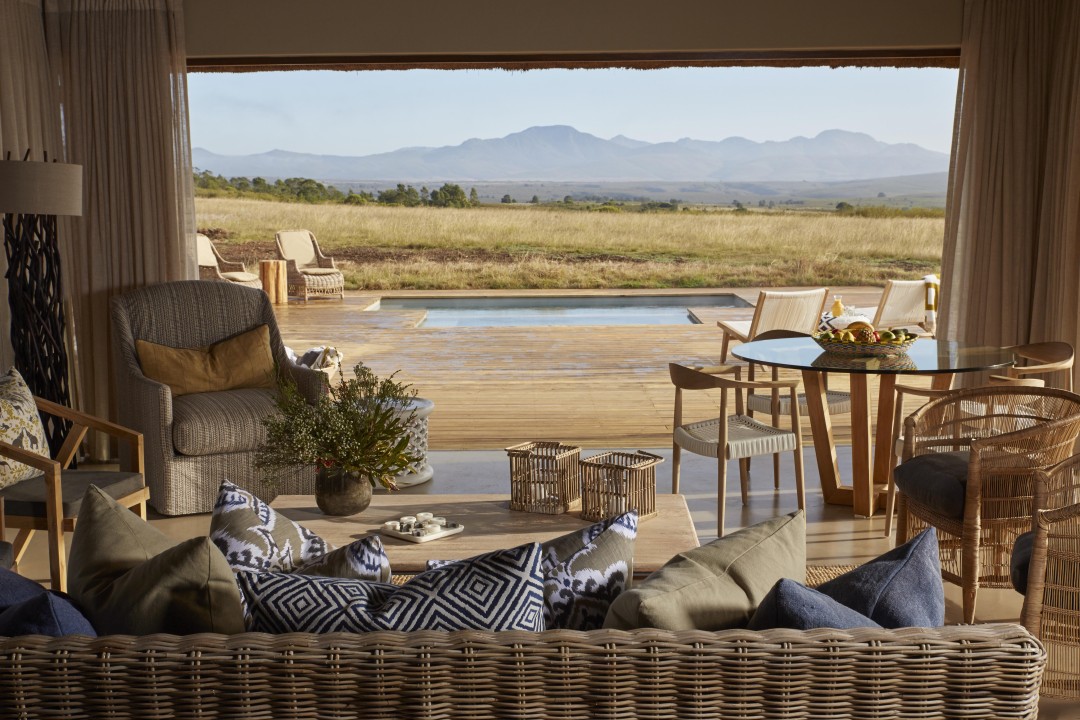 Ulubisi-House-Open-Plan-Lounge-Pool-Area_01