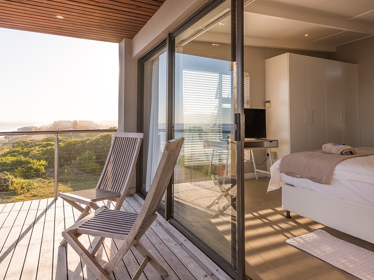 4b9fc8_2e73c68c05e74ef0b1b5581be22f96a6mv2