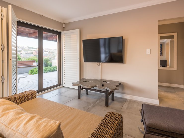 4b9fc8_4b1e2edce7e64593b341c24b46e14ed8mv2