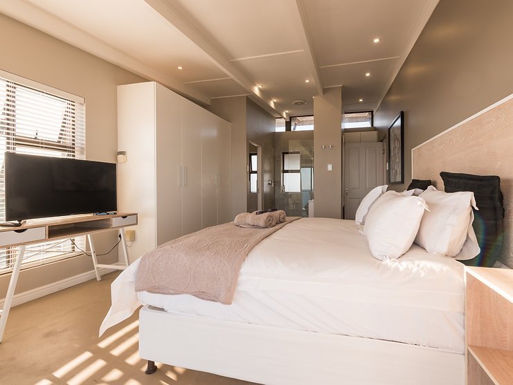 4b9fc8_9829829bb0bc4bb18b8ff8d99b66a562mv2