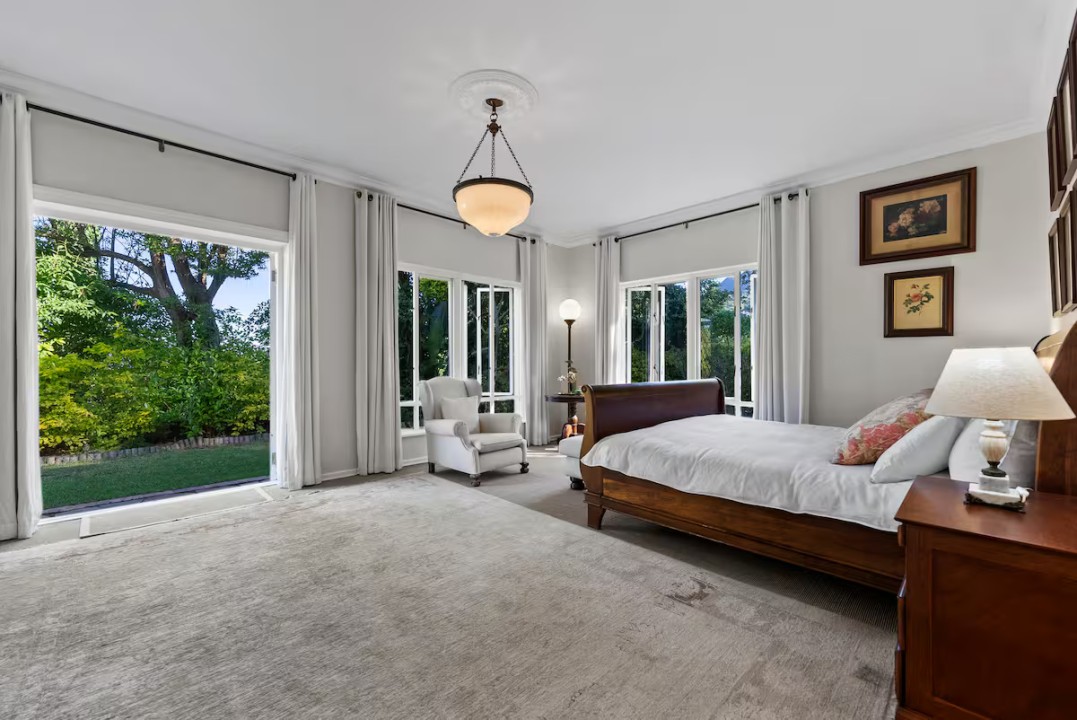 76e274a1-49e0-4c3f-99b0-bbd8f9649b5a