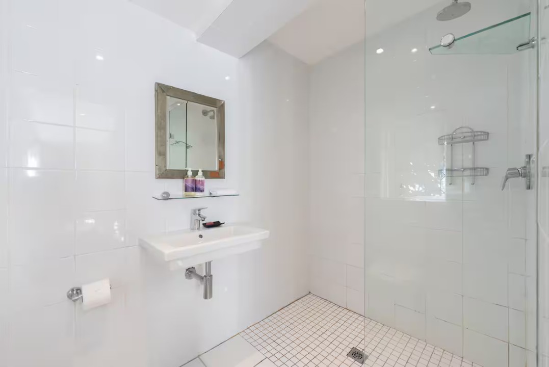 a0482987-0a27-4d4d-9478-a80aa8ba47fa