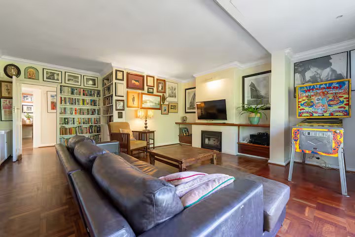 b3736382-5ec9-4808-9c08-2f3c25a18886