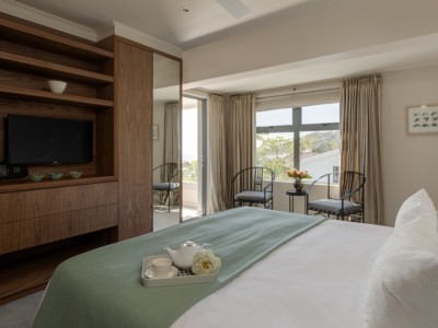 thumbs_luxury-cape-town-camps-bay-apartment-bedroom